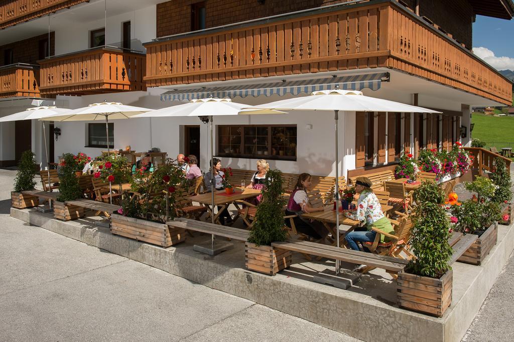 Gasthaus & Pension Alphorn Лех-ам-Арльберг Екстер'єр фото